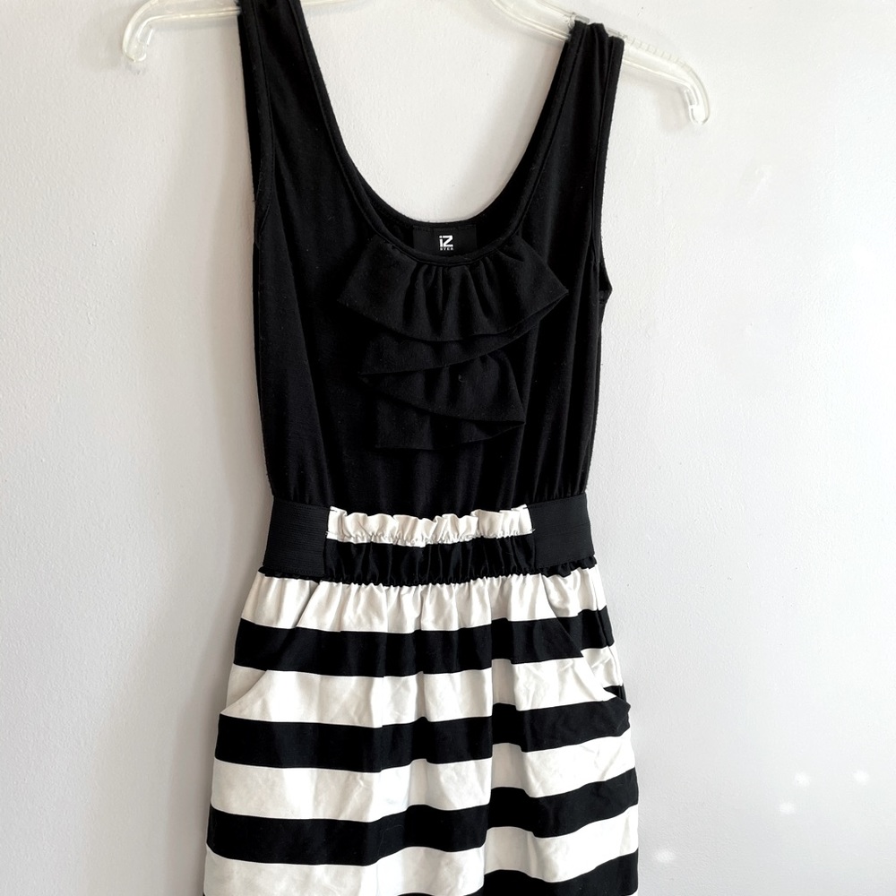 IZ Byer XS black and white dress